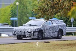 Ferrari тестирует электрический прототип с необычным камуфляжем
